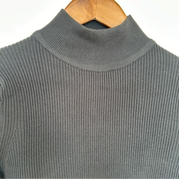 Tahari turtleneck sweater with long sleeves, fine rib, rayon blend - Picture 5 of 11
